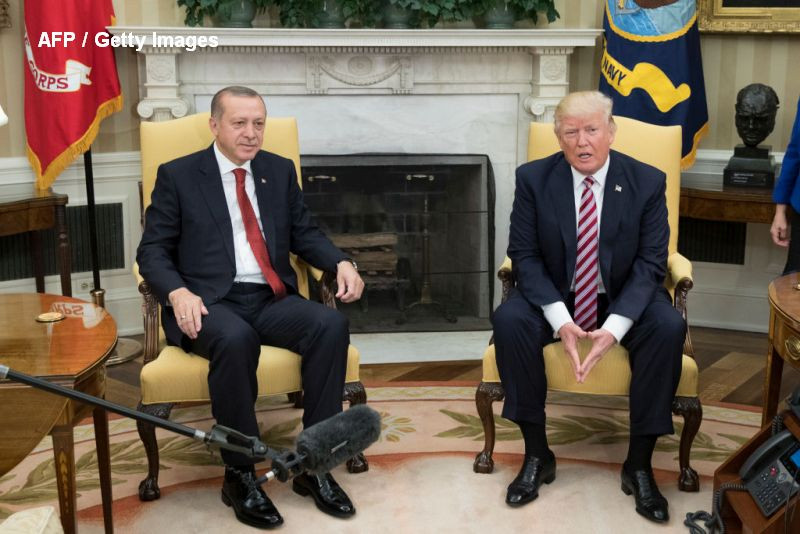 Trump l-a primit pe Erdogan la Casa Alba, iar cei doi s-au laudat reciproc: "O mare onoare" si "Triumf legendar"