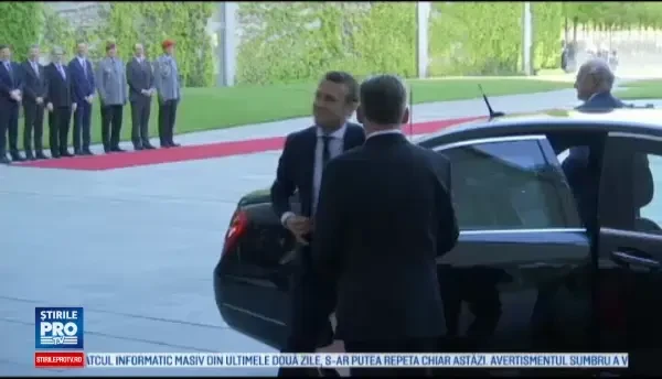 Emmanuel Macron, aclamat de multime la Berlin. Mesajul noului presedinte al Frantei cu privire la Zona Euro