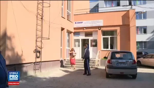 Angajatii de la Finante, nemultumiti ca salariile scad, dar conditiile de lucru raman aceleasi. Cum arata un sediu modern