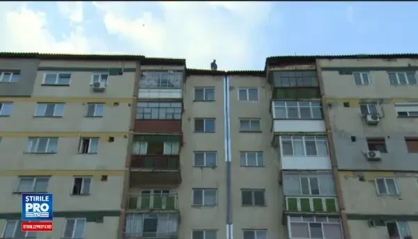 Un barbat din Targoviste a murit dupa ce s-a prabusit de la etajul 9, langa salteaua pneumatica. Ce avea in buzunare