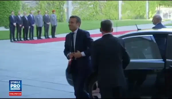 Emmanuel Macron, aclamat de multime la Berlin. Mesajul noului presedinte al Frantei cu privire la Zona Euro