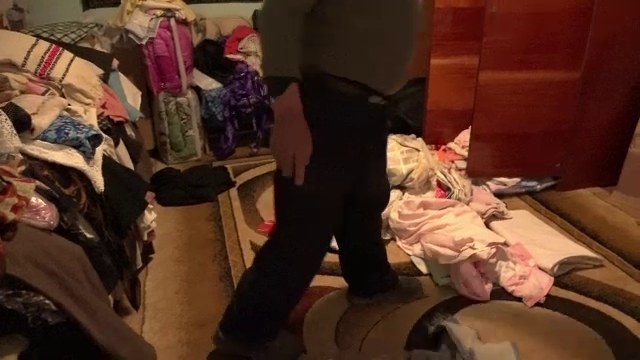 Doi batrani din Botosani, jefuiti de muncitorii pe care i-au platit sa le vopseasca acoperisul. Cati bani au furat