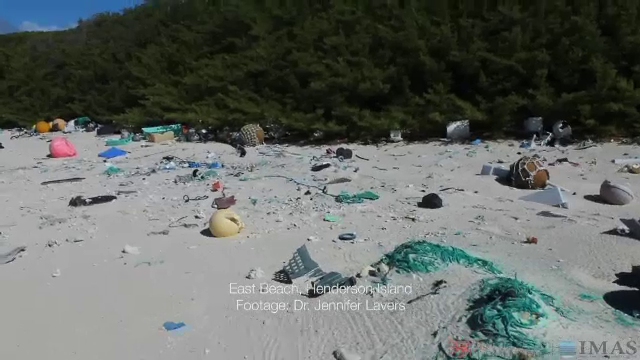 Cel mai poluat loc din lume. Insula unde plajele sunt acoperite de 17 tone de deseuri