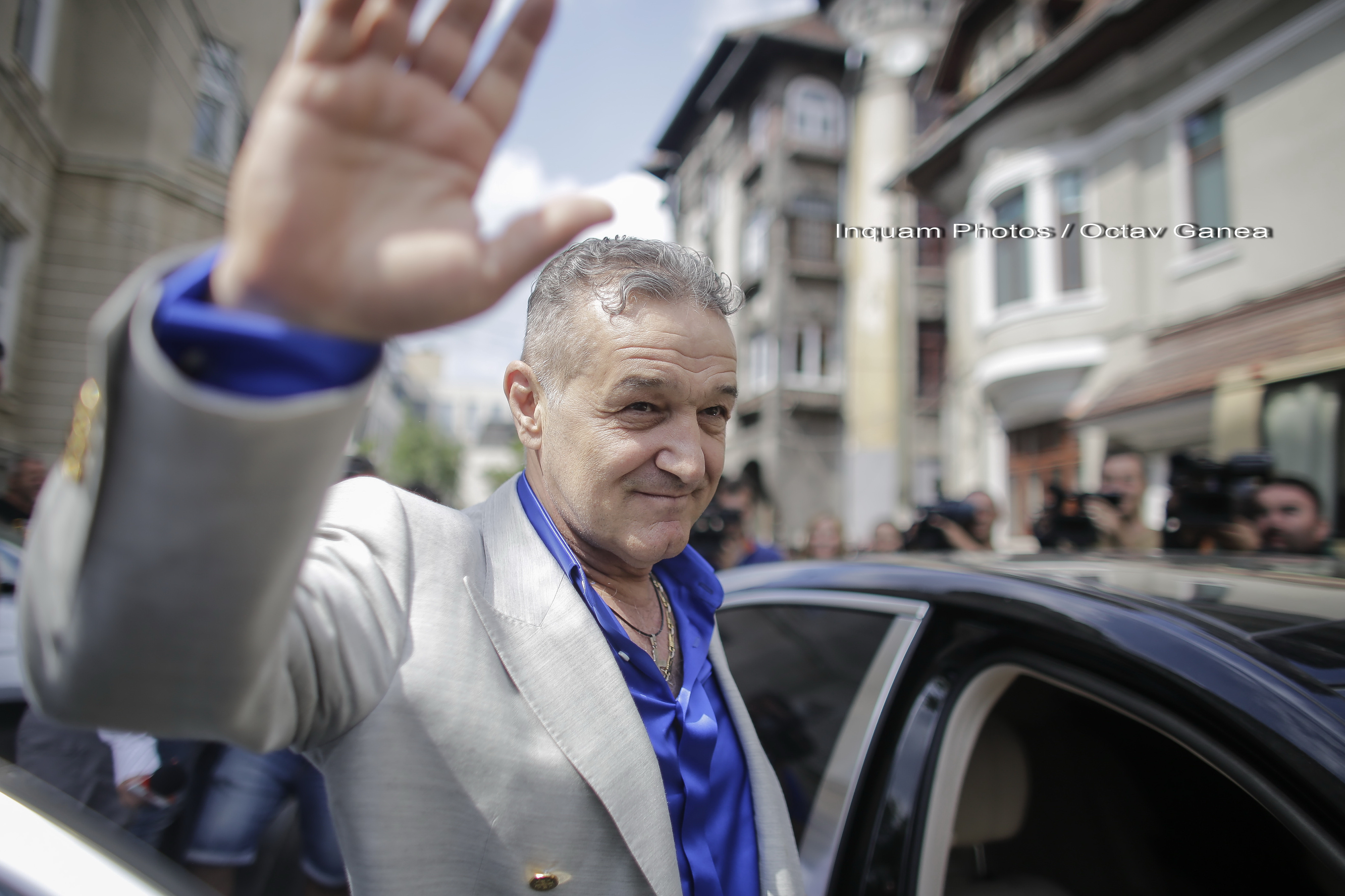 Gigi Becali s-ar putea alege cu un dosar penal. Ce mesaje i-a trimis directorului de la Jilava