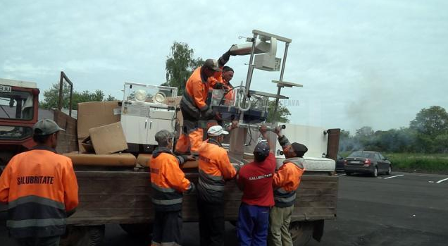 Maternitatea Falticeni, inaugurata recent, inchisa de bacterii. Incubatoarele, transportate cu tractorul de la Salubritate