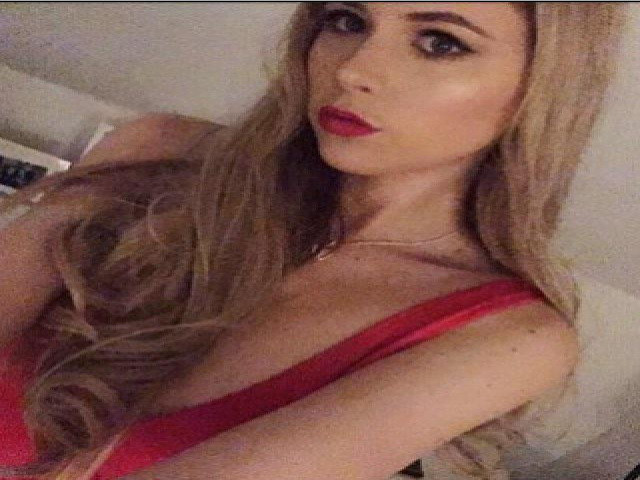 Fiica unui ex-fotbalist britanic povesteste prin ce a trecut din cauza lipsei tatalui ei."Ma rugam lui Dumnezeu sa-mi ia tot"