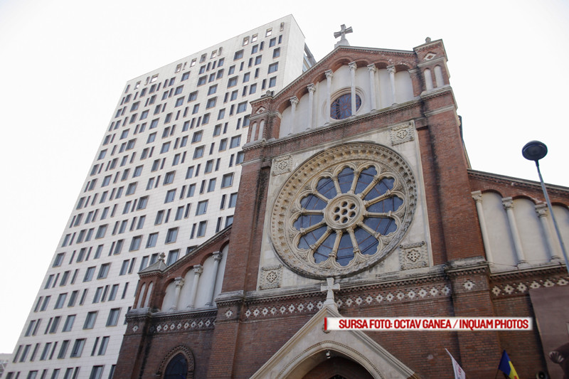 Catedrala Sf Iosif si Bucuresti si cladirea de birouri adiacenta, Cathedral Plaza