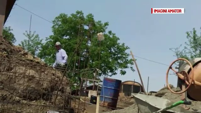 Intr-o comuna din Iasi, peste 300 de localnici au o forma de handicap. Un barbat orb in acte a fost surprins muncind