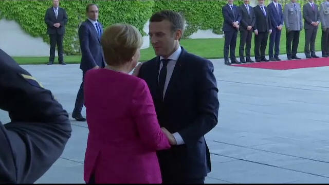 Emmanuel Macron a anuntat noul guvern al Frantei. Ce acuzatii ii aduc republicanii