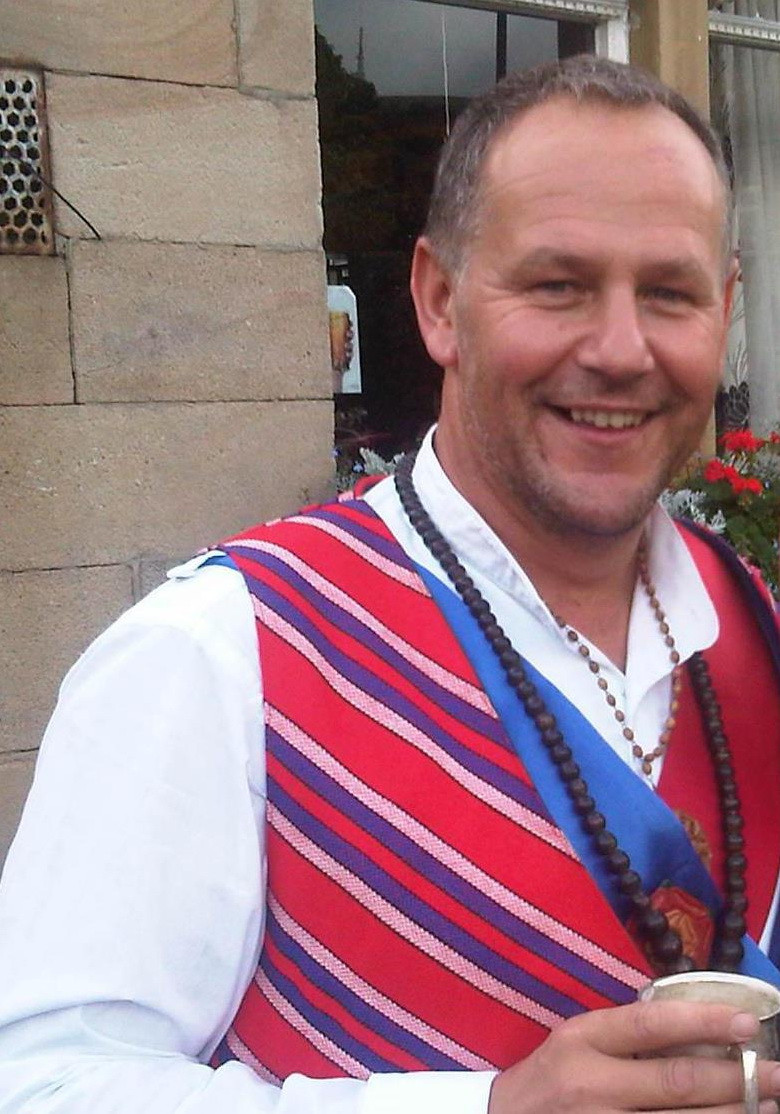 Un om de afaceri britanic a sedus o copila de 12 ani,care s-a indragostit nebuneste