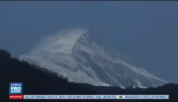 Alpinistul Horia Colibasanu a urcat pe Everest fara oxigen suplimentar si fara serpasi. A fost oribil de greu