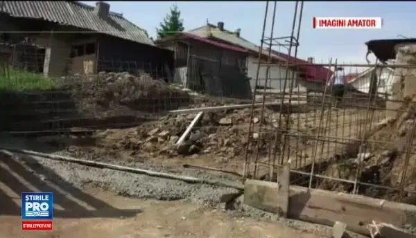 Intr-o comuna din Iasi, peste 300 de localnici au o forma de handicap. Un barbat orb in acte a fost surprins muncind