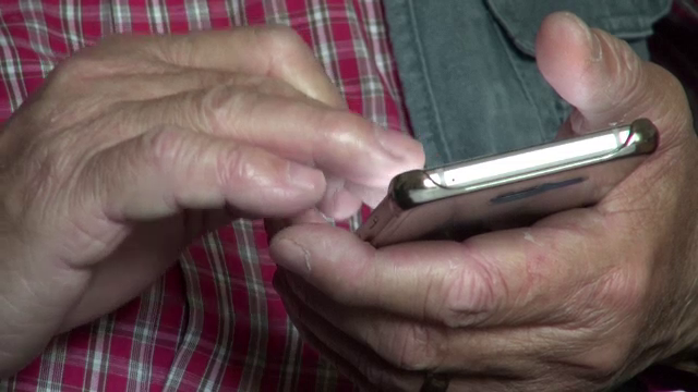 Femeie din Bacau inselata cu 8.500 de lei prin metoda "accidentul". Ce i-a spus un barbat care a sunat-o la telefon