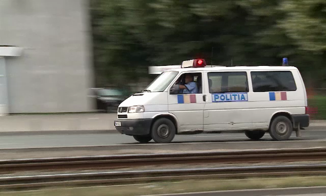 Tanara injunghiata in propria casa de un barbat care facuse o pasiune bolnava pentru ea. O suna de sute de ori pe zi