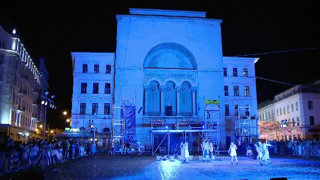 Timisoara este "capitala teatrului" romanesc in aceasta perioada. Un festival a adus pe strada sute de oameni, dar si turisti