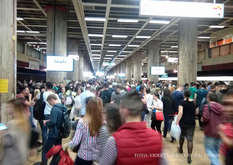 Circulație îngreunată la metrou, după ce unui bărbat i s-a făcut rău