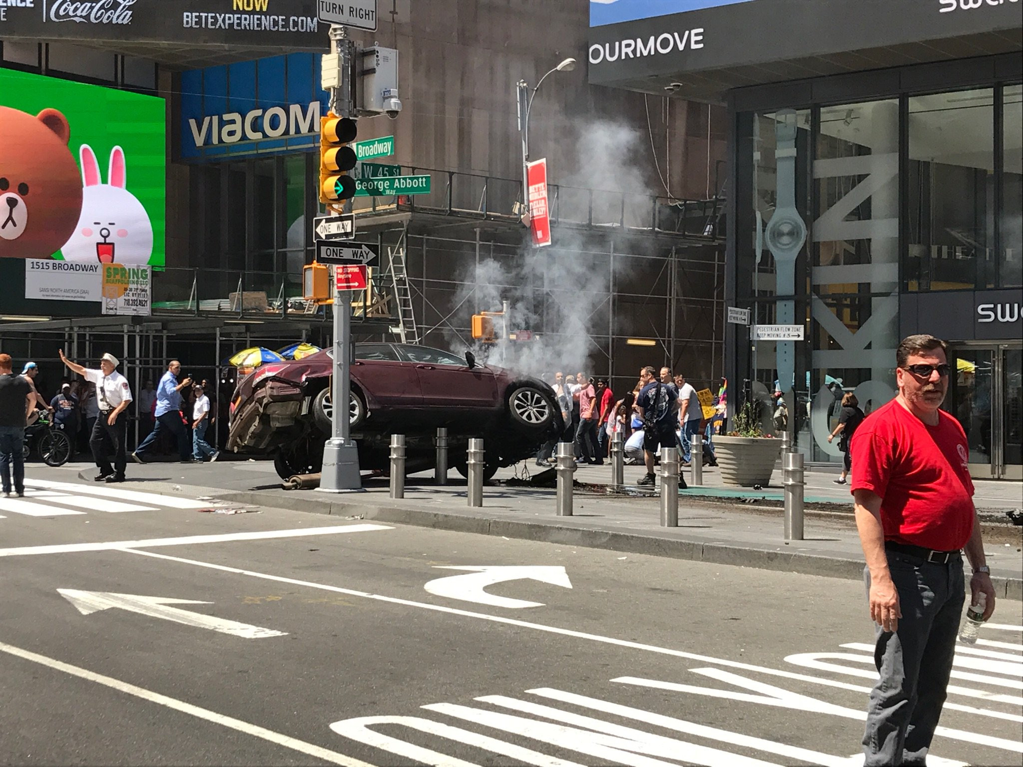O masina a intrat in trecatori, in Times Square din New York: un om a murit si 12 sunt raniti. Soferul, un fost militar