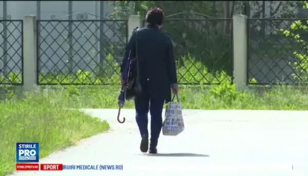 Moarte suspecta in Dambovita. Cum si-a gasit un tanar mama, in dormitor: Usa era deschisa si televizorul mergea