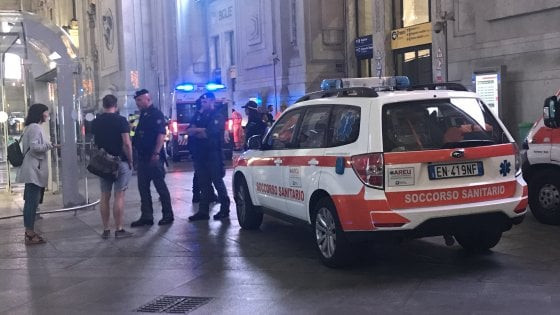 Un atacator a injunghiat un politist si doi soldati in principala gara din Milano. Agresorul e un italian de origine marocana