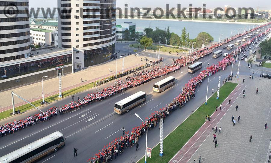 Imagini din Coreea de Nord. Cum au fost primiti "eroii" care au aratat lumii "forta puternicului stat nuclear autosuficient"