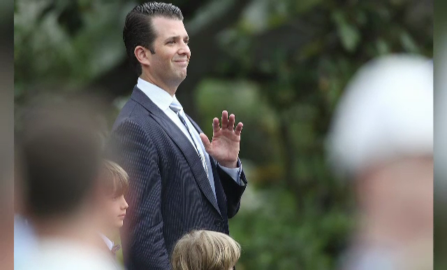 Donald Trump Jr. s-a amestecat printre turistii de la Peles. Cum a decurs vizita neanuntata a fiului presedintelui SUA