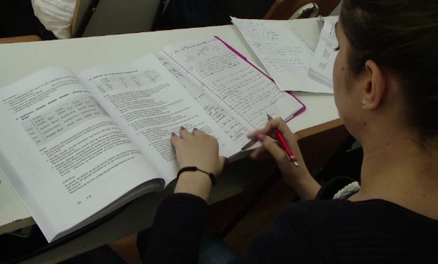 Klaus Iohannis, ingrijorat de situatia din Educatie. "Unul din 15 tineri studenti romani invata in afara granitelor"