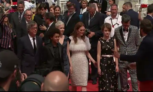 Julianne Moore, Michelle Williams si doi copii cu deficiente de auz au "deschis balul" la Cannes. Ce film a fost huiduit
