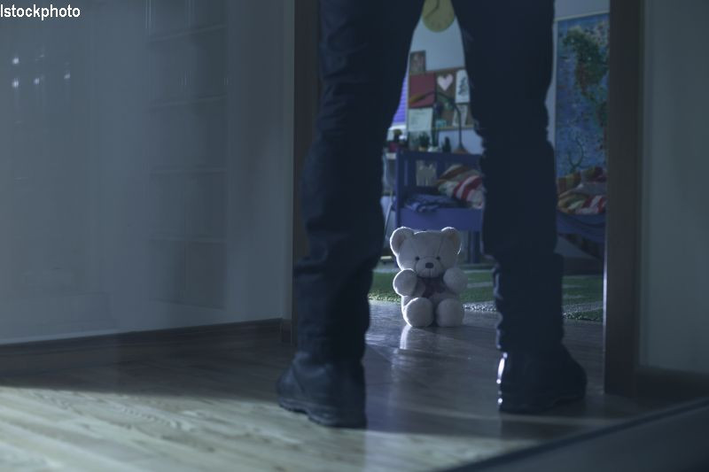 Marturia unei britanice care timp de 20 de ani a fost violata de tatal sau. "Este micul nostru secret"