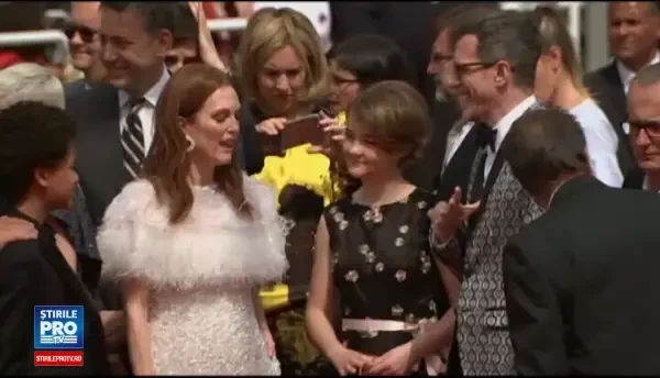 Julianne Moore, Michelle Williams si doi copii cu deficiente de auz au deschis balul la Cannes. Ce film a fost huiduit