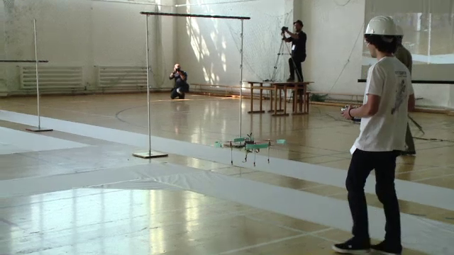 Studentii romani si-au prezentat dronele si masinutele care se conduc singure la Brasov. Specialistii IT au ramas surprinsi