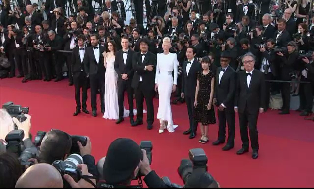 Cannes 2017: Proiectie controversata a filmului "Okja". Mesajul transmis de actori regizorului Pedro Almodovar