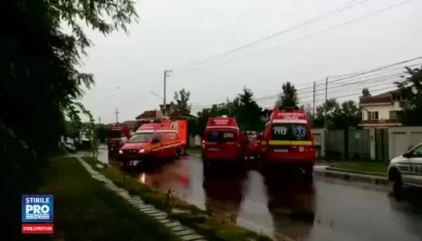 Sapte raniti si un mort, dupa ce un autoturism si un microbuz s-au ciocnit in Cernica