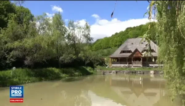 Oaze de liniste si pline de peste zac nedescoperite in inima Romaniei. Unde se afla si cat costa o noapte de cazare