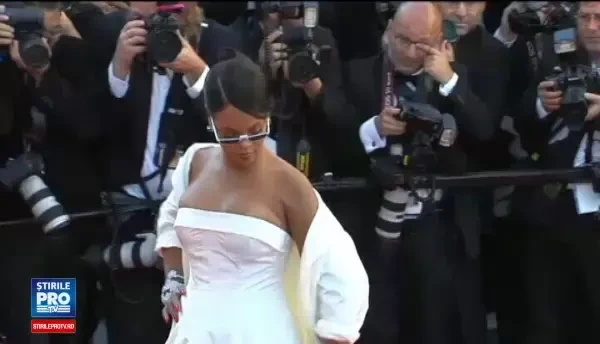 Cannes 2017: Proiectie controversata a filmului Okja. Mesajul transmis de actori regizorului Pedro Almodovar