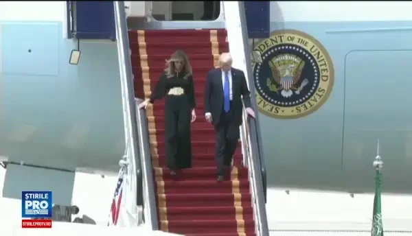 Melania si Ivanka nu au purtat val islamic in Arabia Saudita. In 2015, Trump o critica pe Michelle Obama pentru acest gest