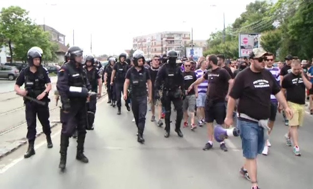 Violente intre suporteri si jandarmi la Timisoara. Galeriile de la UTA si Poli au vrut sa se ia la bataie
