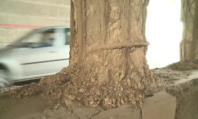 Un pod din Capitala risca sa se prabuseasca in orice moment. Zilnic, zeci de mii de masini trec pe sub el