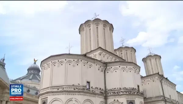 Gestul inexplicabil al unui barbat la moastele Sfintilor Imparati Constantin si Elena. Ce a facut cu telefonul