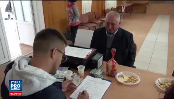 Localnicii din Fundatica, examinati de caravana medicilor. N-am mai fost la doctor de 20 de ani