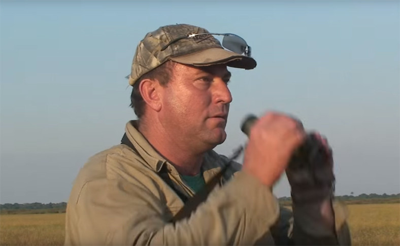 Un vanator sud-african a murit dupa ce elefantul a cazut peste el. Prietenul sau cel mai bun a fost mancat de crocodili