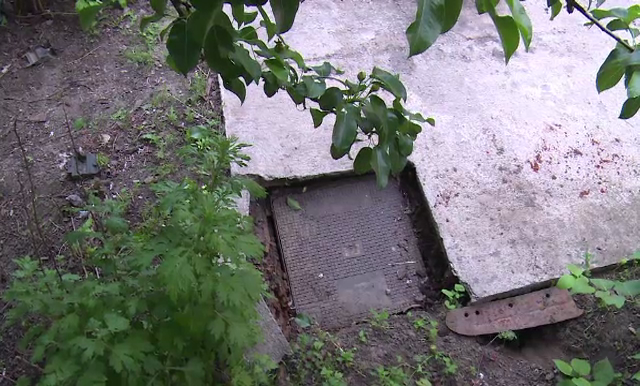 Fetita de 2 ani din Dambovita, care a cazut in fosa septica, transportata de urgenta la spital. Care a fost norocul micutei