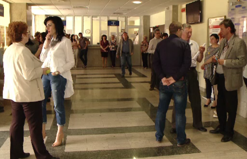 Proteste in primariile din toata tara. Functionarii, nemultumiti ca primarii pot stabili salariile subalternilor