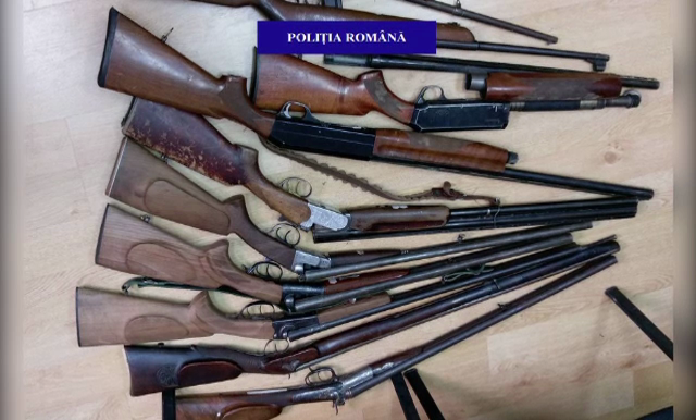 20 de arme confiscate de politisti de la un barbat din Oradea. Ce au descoperit dupa ce i-au verificat cele trei case
