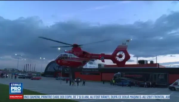 Accident grav pe DN1 A. 5 persoane, printre care doi copii, au fost ranite, iar o femeie a fost transportata cu elicopterul