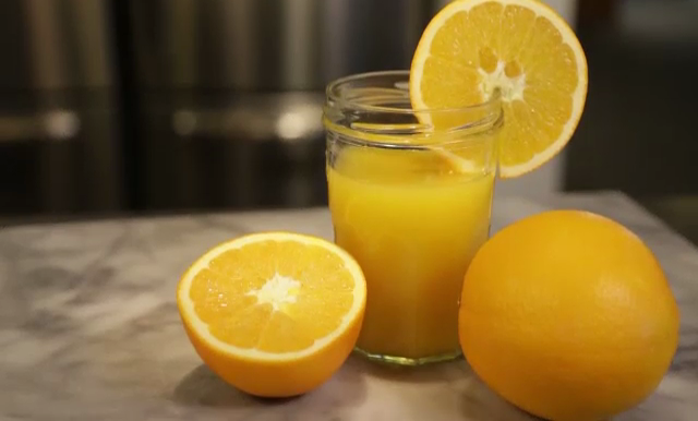 Sucurile de fructe nu sunt recomandate bebelusilor cu varsta sub un an. Avertismentul medicilor americani