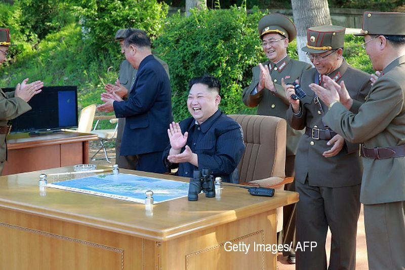 Dupa testarea cu succes a rachetei Pukguksong-2, Kim Jong-un vrea sa produca rachete in masa. Mesajul de amenintare catre SUA