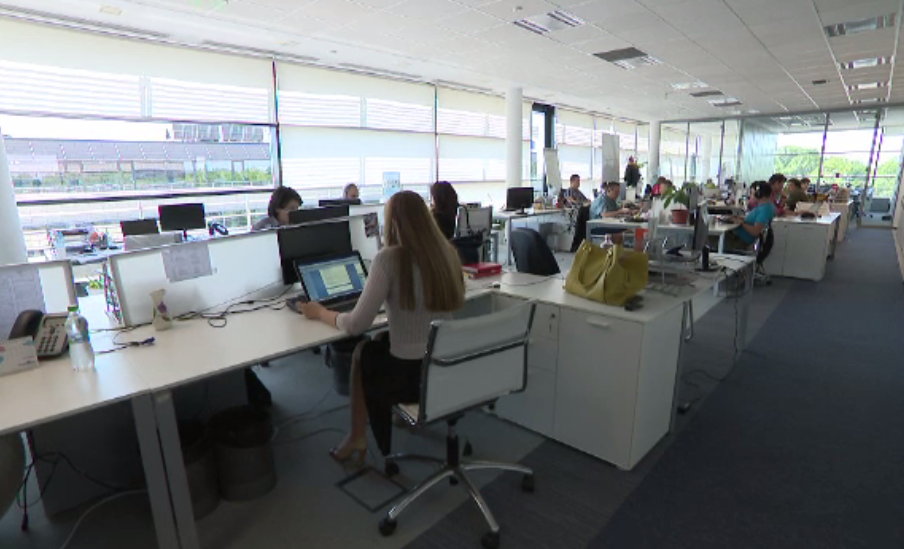 Nou trend in companiile din Romania. Bonusurile substantiale pe care le primesc angajatii care recomanda oameni noi