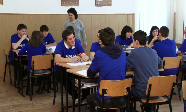 Elvetienii ii invata pe profesorii si elevii romani eficienta la cursuri. Cum decurge o ora dupa modelul elvetian