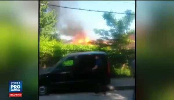 Un barbat a fost ranit, dupa ce o butelie a explodat. Pompierii intervin cu sase autospeciale