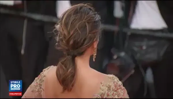 Nicole Kidman a stralucit pe covorul rosu la Cannes. Actrita australiana are nu mai putin de patru pelicule la festival. FOTO